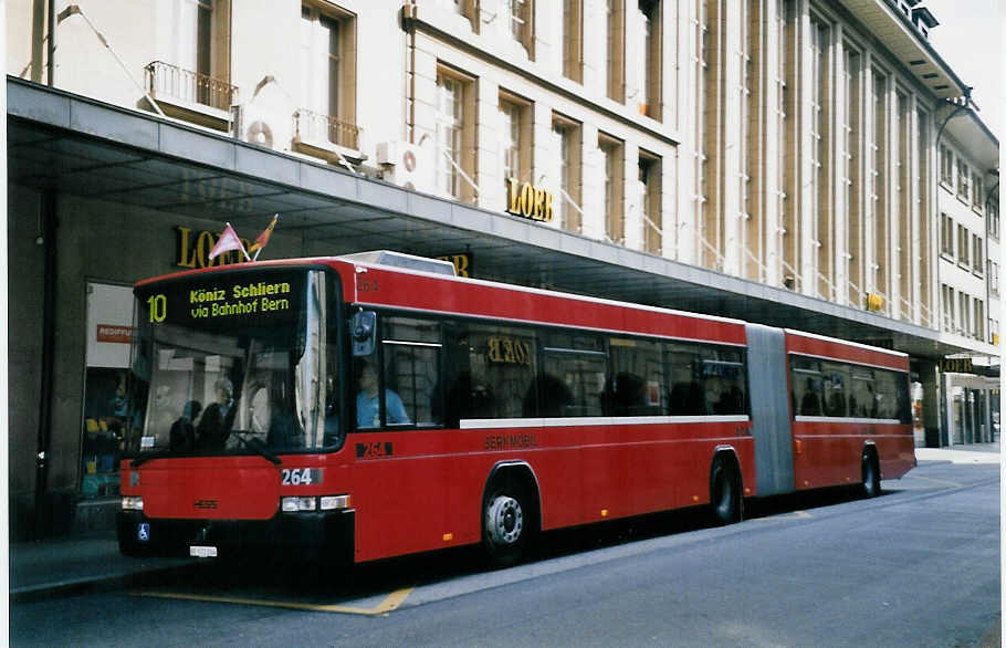 (059'526) - Bernmobil, Bern - Nr. 264/BE 572'264 - Volvo/Hess am 30. Mrz 2003 beim Bahnhof Bern