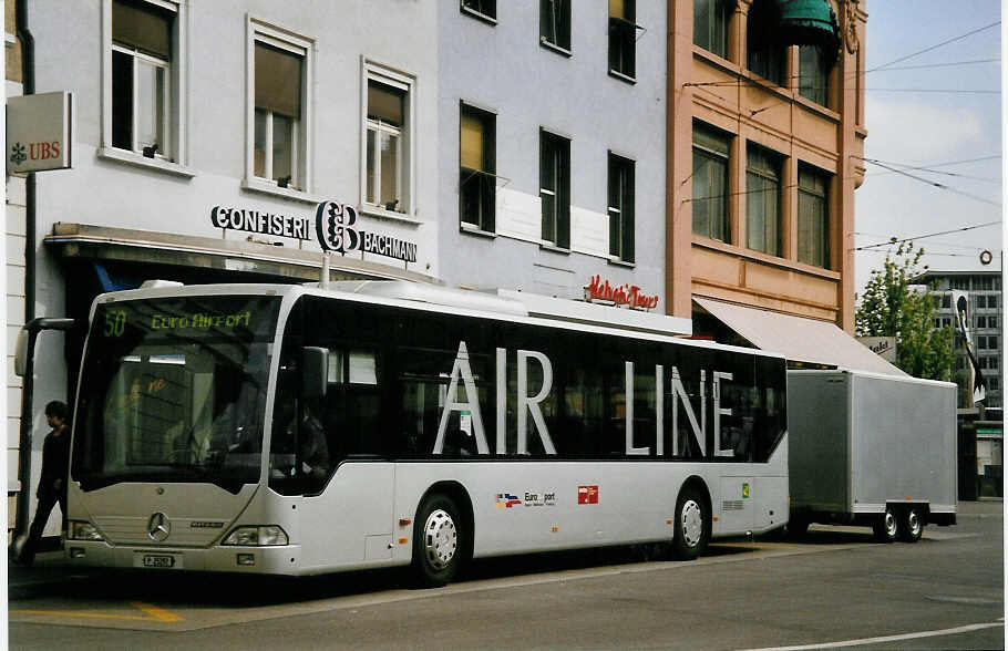 (059'833) - PTT-Regie - P 25'292 - Mercedes am 19. April 2003 beim Bahnhof Basel