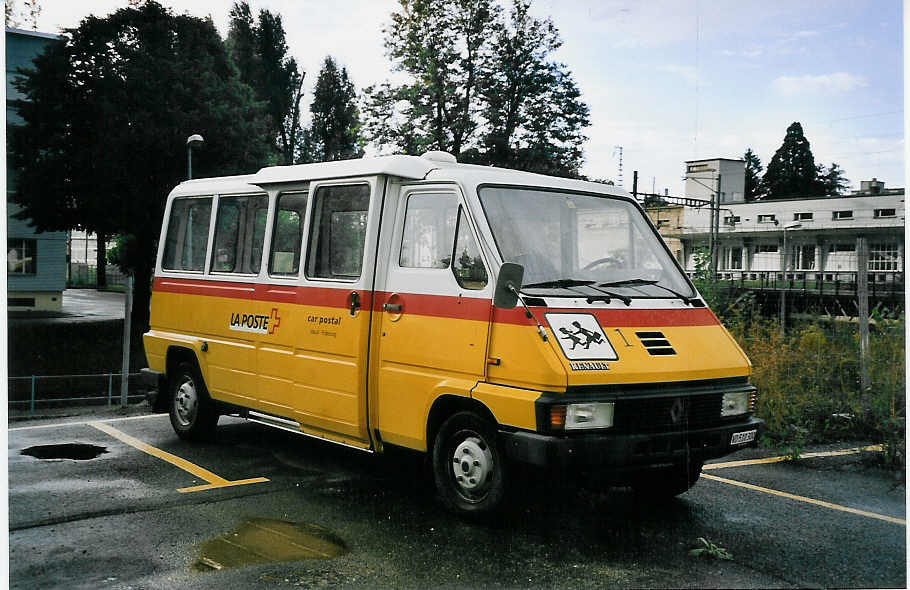 (062'814) - CarPostal Vaud-Fribourg - VD 510'300 - Renault am 30. August 2003 in Yverdon, Garage