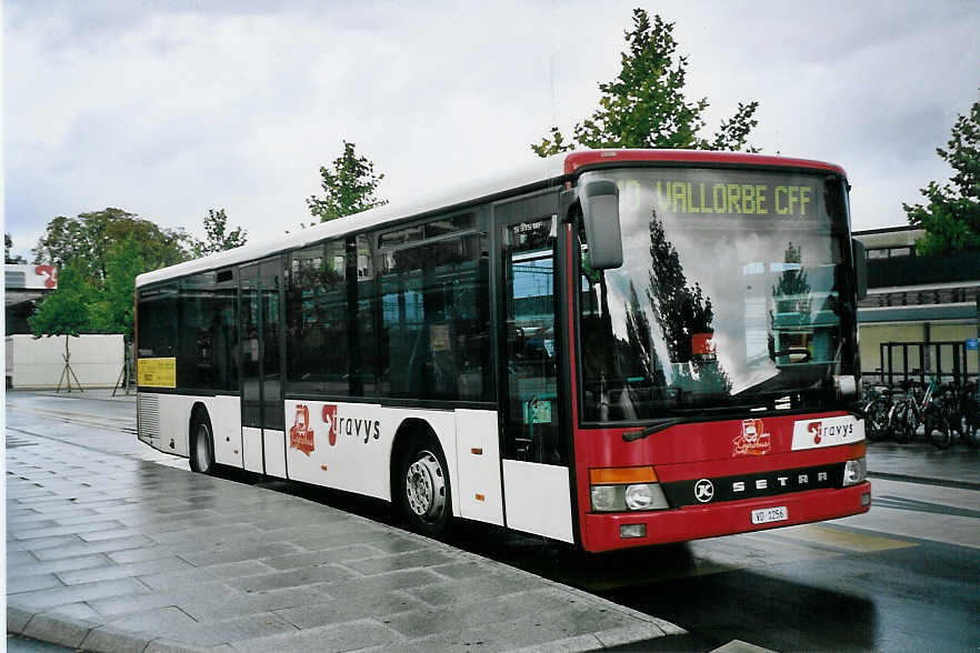 (062'824) - TRAVYS Yverdon - VD 1256 - Setra (ex TPYG Yverdon) am 30. August 2003 beim Bahnhof Yverdon