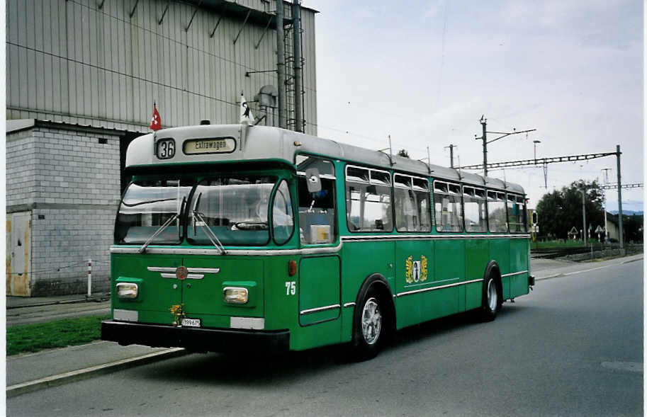 (063'324) - BVB Basel (RWB) - Nr. 75/BE 399'675 - FBW/FHS am 7. September 2003 beim Bahnhof Fraubrunnen