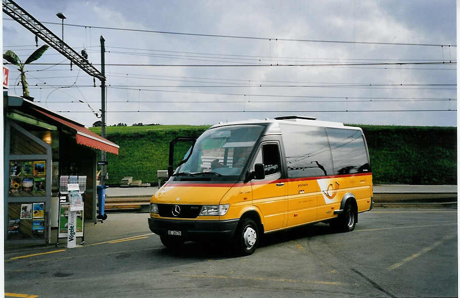 (063'334) - Leibundgut, Obergoldbach - BE 26'779 - Mercedes/Auwrter am 7. September 2003 beim Bahnhof Biglen