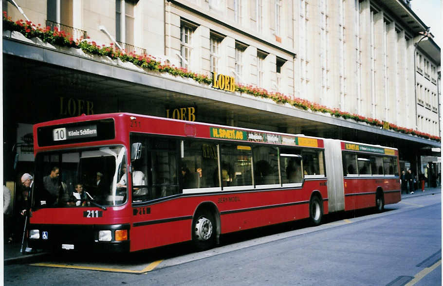 (063'620) - Bernmobil, Bern - Nr. 211/BE 513'211 - MAN am 27. September 2003 beim Bahnhof Bern