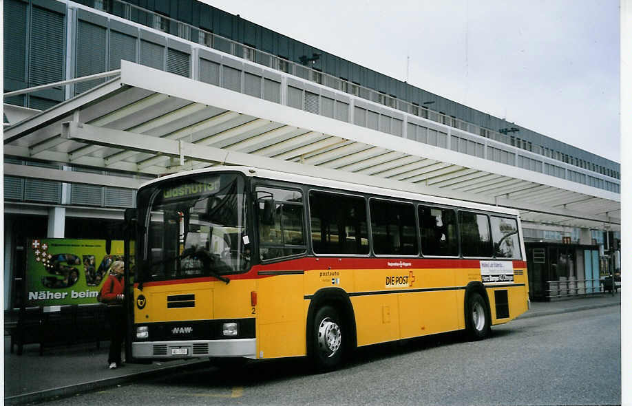 (064'106) - Tschannen, Zofingen - Nr. 2/AG 7755 - NAW/Lauber am 12. Oktober 2003 beim Bahnhof Zofingen