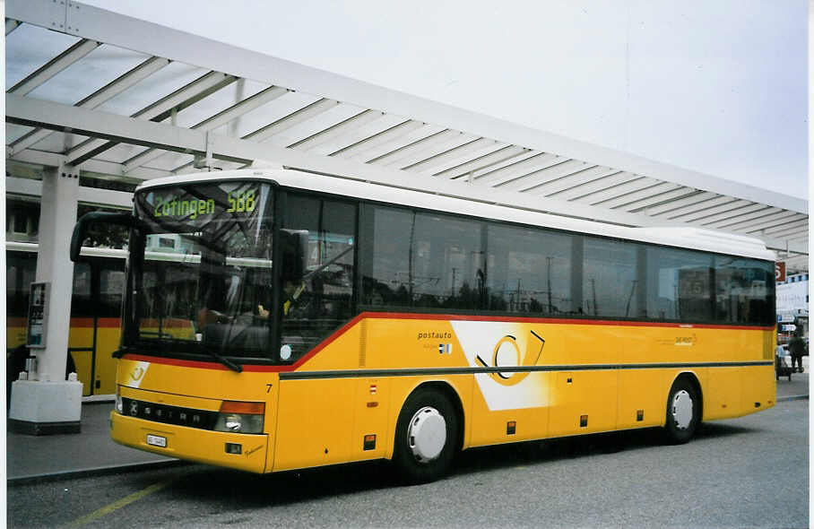 (064'112) - Tschannen, Zogingen - Nr. 7/AG 14'483 - Setra am 12. Oktober 2003 beim Bahnhof Zofingen