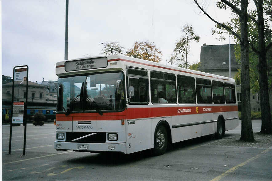 (064'235) - RVSH Schaffhausen - Nr. 5/SH 12'505 - Volvo/Hess (ex Nr. 15) am 18. Oktober 2003 in Schaffhausen, Bushof