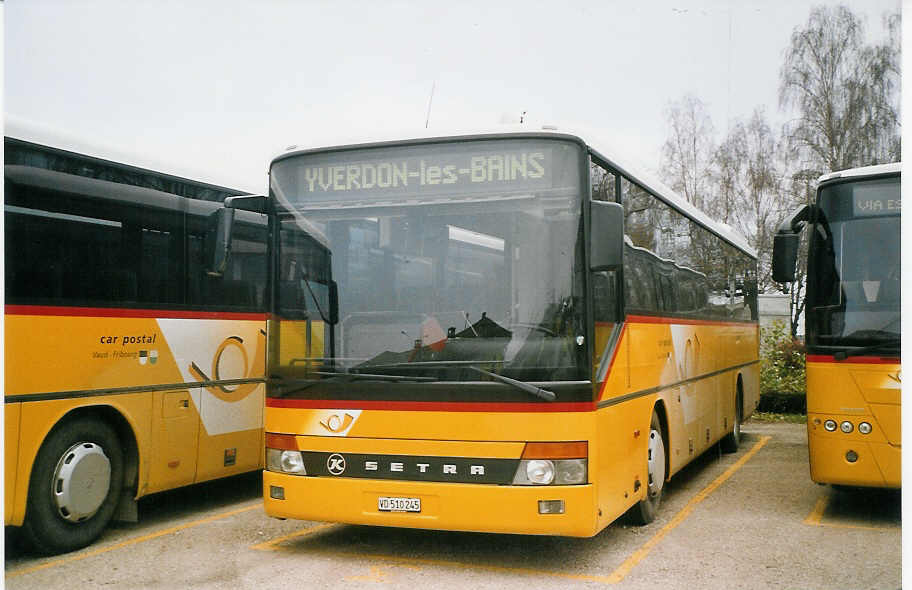 (064'526) - CarPostal Vaud-Fribourg - VD 510'245 - Setra (ex P 25'302) am 29. November 2003 in Yverdon, Garage