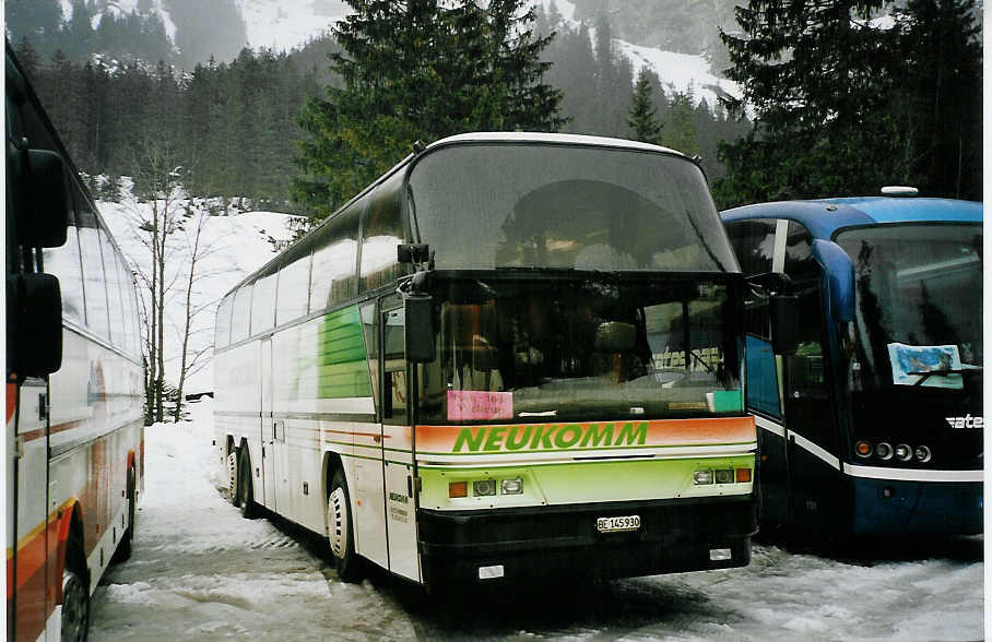 (065'314) - Neukomm, Horboden - BE 145'930 - Neoplan am 7. Februar 2004 in Adelboden, Unter dem Birg