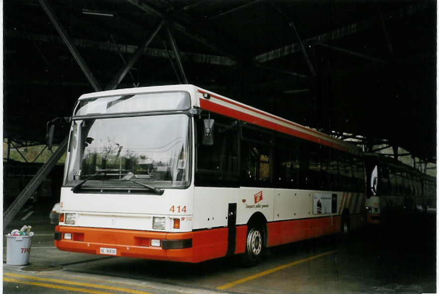 (066'302) - TPG Genve - Nr. 414/GE 96'830 - Renault am 21. Mrz 2004 in Genve, Dpt