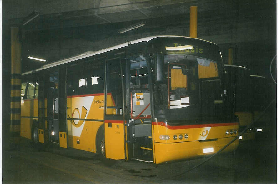 (066'708) - PostAuto Graubnden - GR 159'207 - Neoplan (ex P 25'082) am 20. April 2004 in Thusis, Postautostation