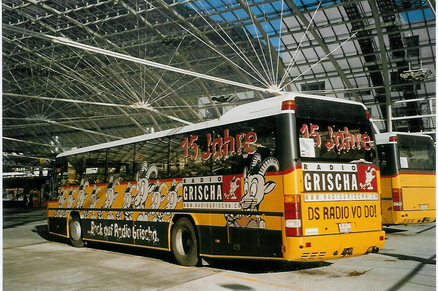 (066'734) - PostAuto Graubnden - GR 102'385 - Neoplan (ex P 25'131) am 20. April 2004 in Chur, Postautostation