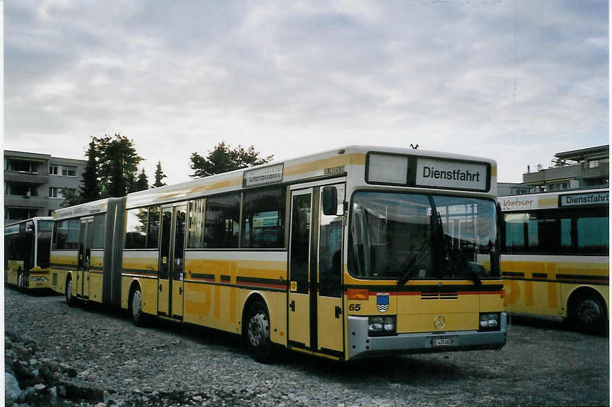 (068'016) - STI Thun - Nr. 65/BE 435'065 - Mercedes am 23. Mai 2004 in Thun, Garage