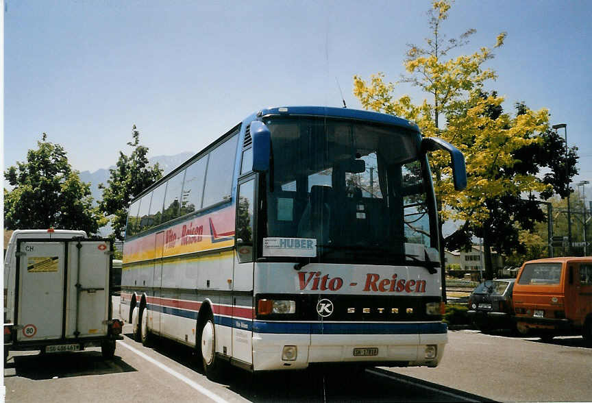 (068'218) - Vito-Reisen, Schaffhausen - SH 17'818 - Setra am 8. Juni 2004 in Thun, Seestrasse