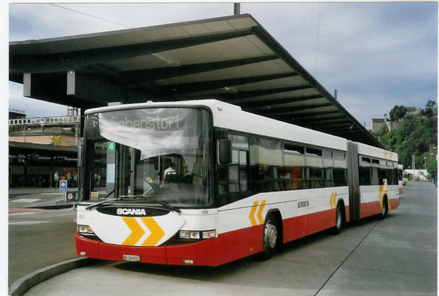 (068'336) - RVBW Wettingen - Nr. 130/AG 346'037 - Scania/Hess am 19. Juni 2004 beim Bahnhof Baden