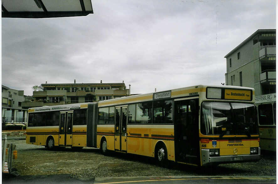 (068'824) - STI Thun - Nr. 65/BE 435'065 - Mercedes am 5. Juli 2004 in Thun, Garage