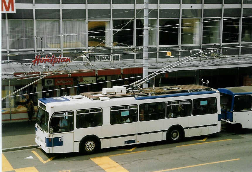 (069'104) - TL Lausanne - Nr. 781 - NAW/Lauber Trolleybus am 8. Juli 2004 in Lausanne, Place Riponne