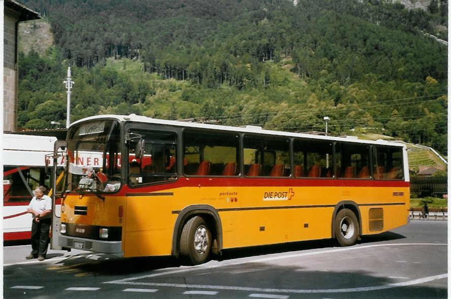 (069'504) - Niederer, Filzbach - Nr. 5/GL 1800 - NAW/Lauber am 17. Juli 2004 beim Bahnhof Glarus