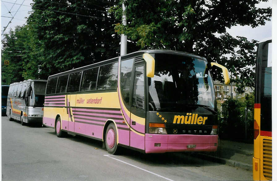 (069'614) - Mller, Uttigen - BE 501'082 - Setra am 23. Juli 2004 in Zrich, Hardau