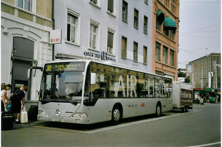 (069'732) - PostAuto Nordwestschweiz - BS 2845 - Mercedes (ex P 25'268) am 24. Juli 2004 beim Bahnhof Basel