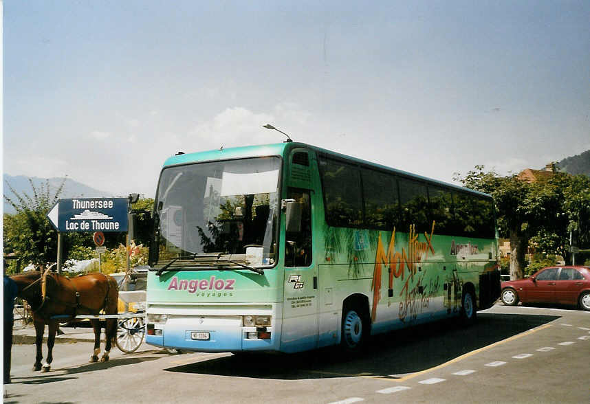 (069'825) - Angeloz, Villeneuve - VD 1104 - Renault am 1. August 2004 beim Bahnhof Interlaken West