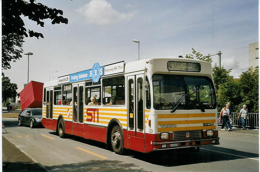 (070'330) - STI Thun - Nr. 30/BE 419'030 - Volvo/R&J (ex SAT Thun Nr. 30) am 22. August 2004 in Thun, KVA