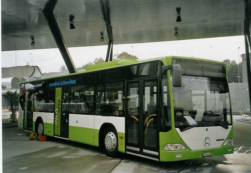 (070'728) - Frhlich, Zrich - Nr. 613/ZH 634'613 - Mercedes am 11. September 2004 in Zrich, Flughafen