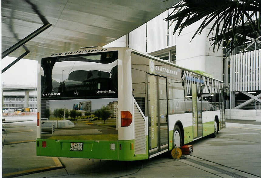 (070'730) - Frhlich, Zrich - Nr. 613/ZH 634'613 - Mercedes am 11. September 2004 in Zrich, Flughafen