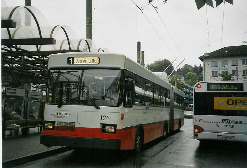 (071'035) - SW Winterthur - Nr. 126 - Saurer/FHS Gelenktrolleybus am 15. September 2004 beim Hauptbahnhof Winterthur