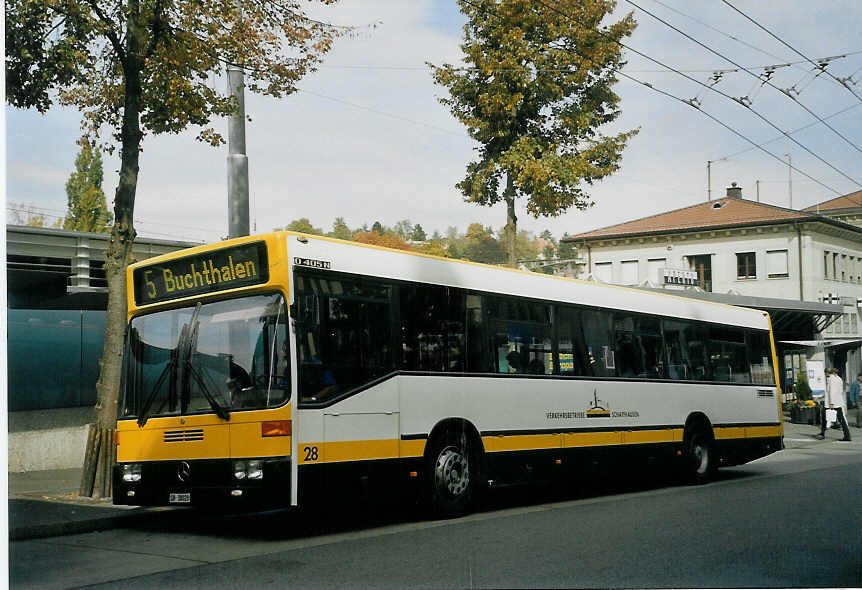 (071'609) - VBSH Schaffhausen - Nr. 28/SH 38'028 - Mercedes am 4. Oktober 2004 beim Bahnhof Schaffhausen