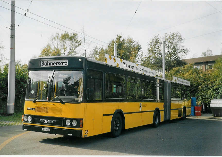 (071'625) - VBSH Schaffhausen - Nr. 36/SH 38'036 - Scania/FHS (ex Nr. 6) am 4. Oktober 2004 in Schaffhausen, Busdepot