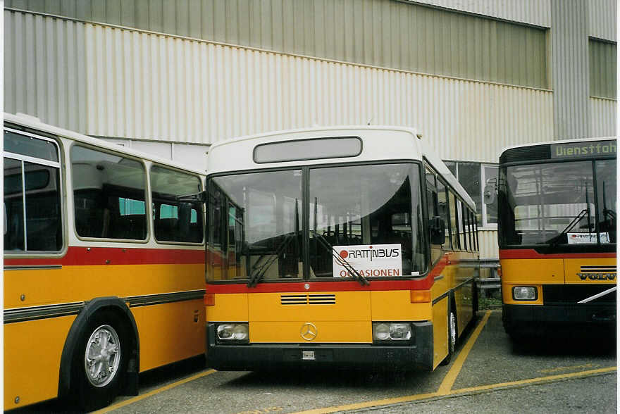 (072'523) - Engeloch, Riggisberg - Nr. 3 - Mercedes/R&J (ex P 25'304) am 6. November 2004 in Biel, Rattinbus