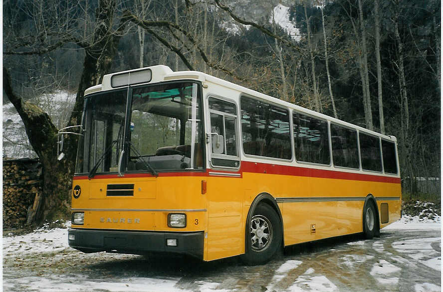 (072'817) - Schmocker, Stechelberg - Nr. 3 - Saurer/R&J (ex Nr. 1; ex Gertsch, Stechelberg Nr. 1) am 28. November 2004 in Stechelberg, Hotel