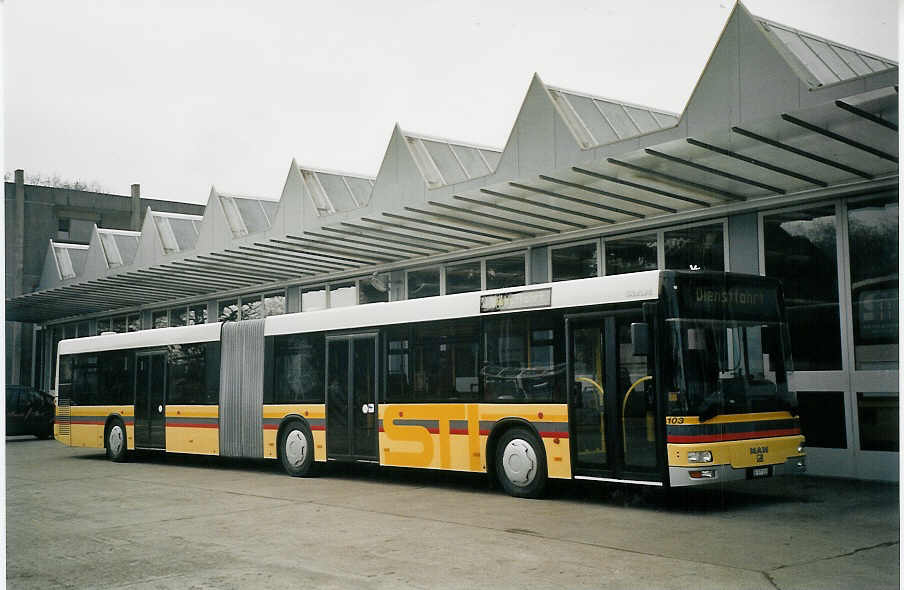 (073'224) - STI Thun - Nr. 103/BE 577'103 - MAN am 12. Dezember 2004 in Thun, Garage