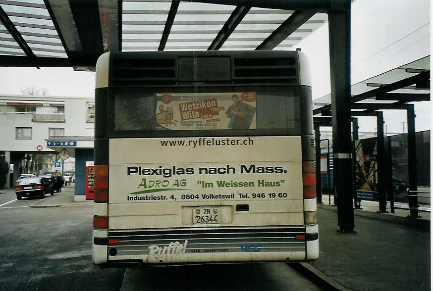 (073'425) - Ryffel, Uster - Nr. 77/ZH 26'344 - Iveco am 28. Dezember 2004 beim Bahnhof Effretikon