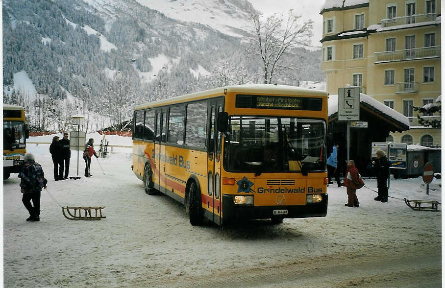 (073'507) - AVG Grindelwald - Nr. 24/BE 364'408 - Vetter am 29. Dezember 2004 beim Bahnhof Grindelwald