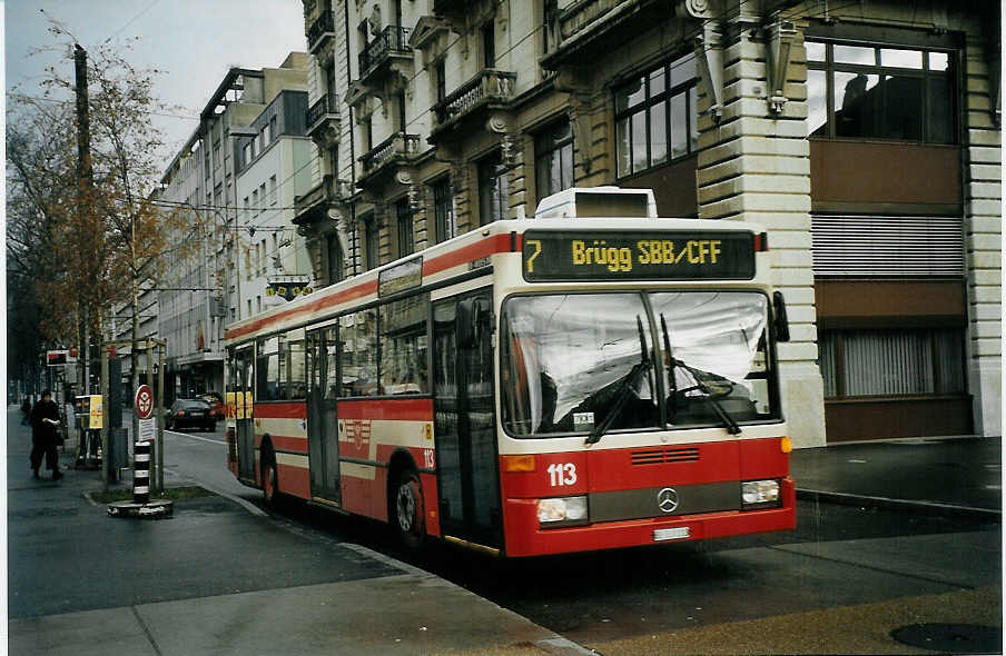 (073'714) - VB Biel - Nr. 113/BE 510'113 - Mercedes am 3. Januar 2005 in Biel, Zentralplatz