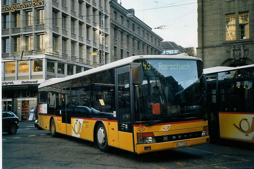 (073'808) - Schwizer, Goldach - SG 175'064 - Setra am 8. Januar 2005 beim Bahnhof St. Gallen