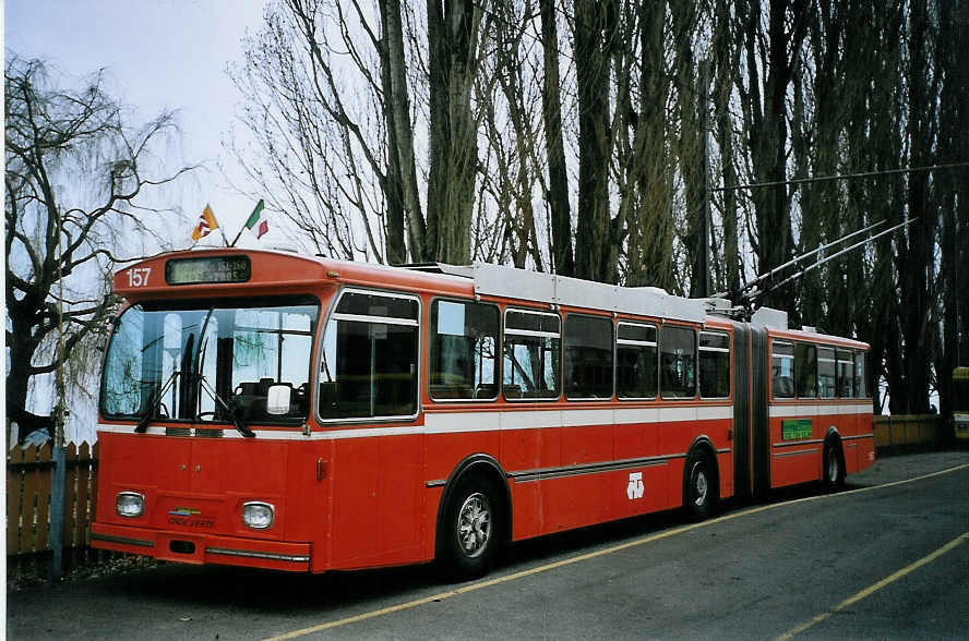 (074'134) - TN Neuchtel - Nr. 157 - FBW/Hess Gelenktrolleybus (ex Nr. 57) am 16. Januar 2005 in Neuchtel, Dpt