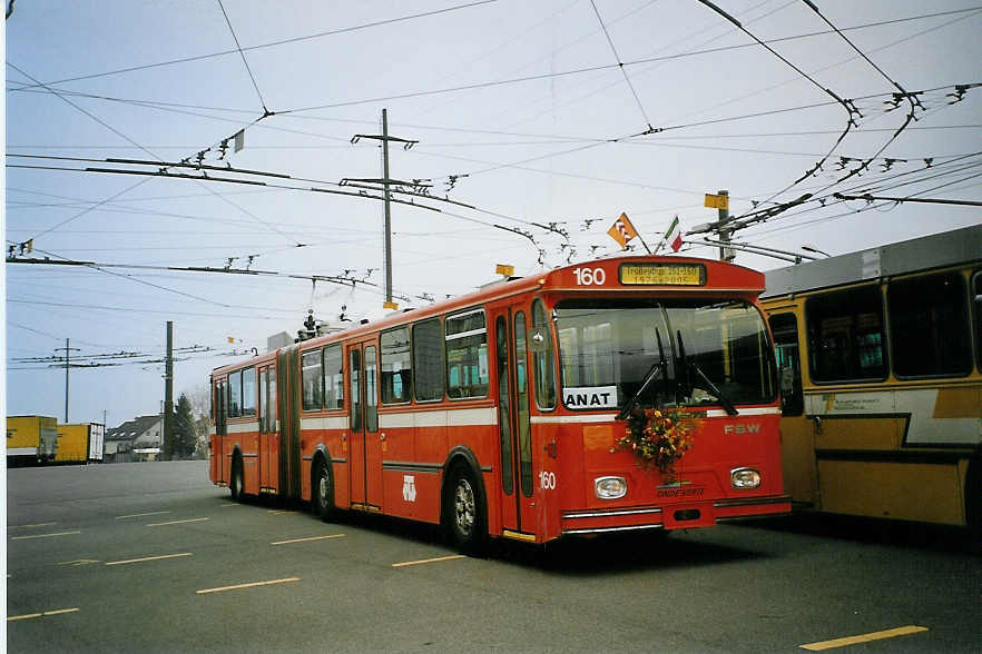 (074'226) - TN Neuchtel - Nr. 160 - FBW/Hess Gelenktrolleybus (ex Nr. 60) am 16. Januar 2005 in Marin, Dpt