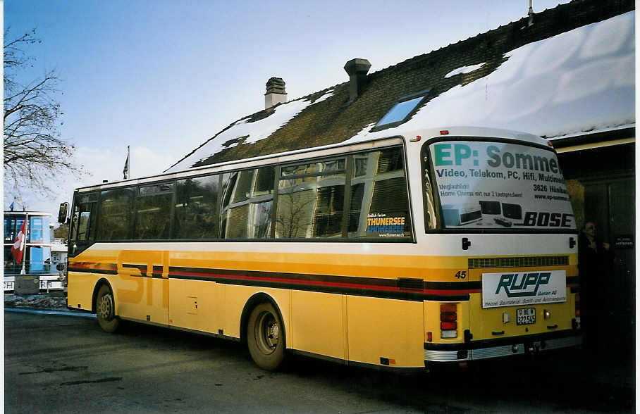 (074'418) - STI Thun - Nr. 45/BE 322'545 - Setra (ex AGS Sigriswil Nr. 3) am 6. Februar 2005 beim Bahnhof Thun