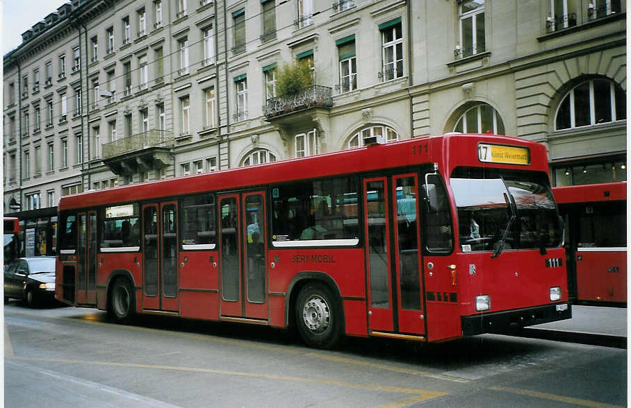 (074'521) - Bernmobil, Bern - Nr. 111/BE 500'111 - Volvo/R&J am 10. Februar 2005 beim Bahnhof Bern