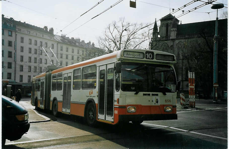 (074'905) - TPG Genve - Nr. 656 - Saurer/Hess Gelenktrolleybus am 24. Februar 2005 beim Bahnhof Genve