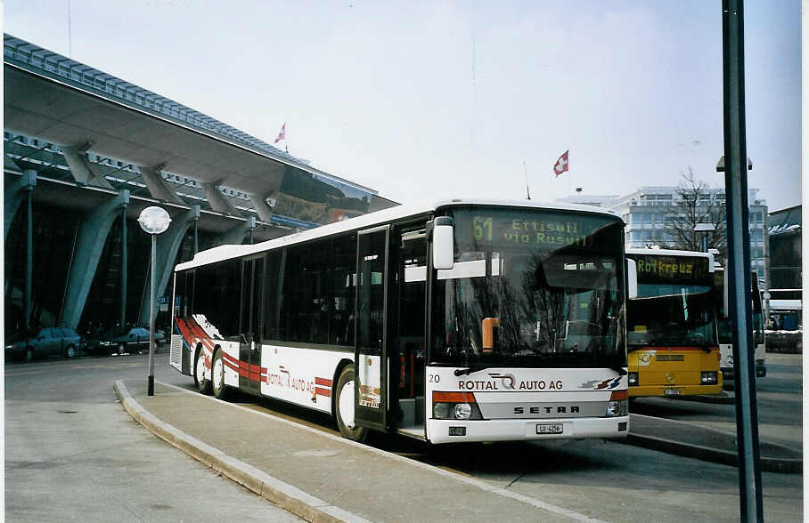 (075'211) - ARAG Ruswil - Nr. 20/LU 4256 - Setra am 25. Februar 2005 beim Bahnhof Luzern