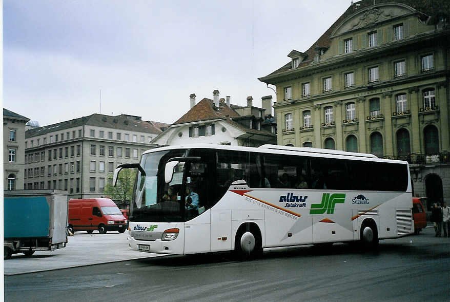 (076'134) - Aus Oesterreich: Dr. Richard - Nr. L5058/S 404 KM - Setra am 16. April 2005 in Bern, Bundeshaus 