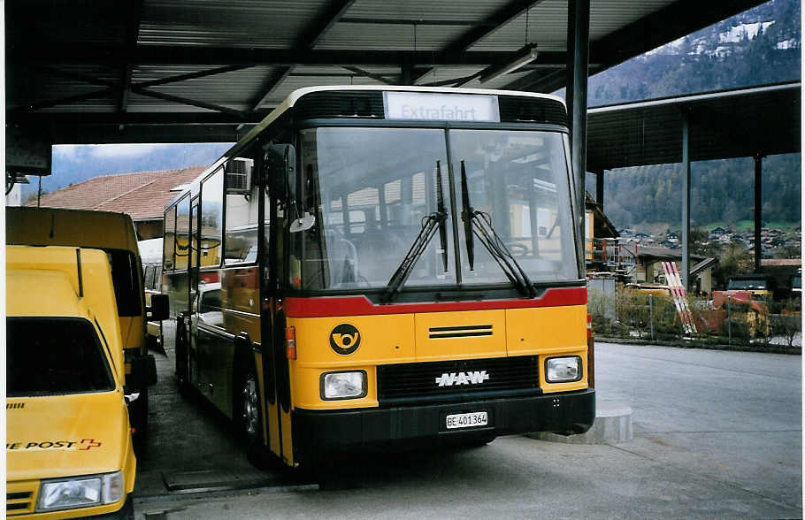 (076'205) - AVG Meiringen - Nr. 64/BE 401'364 - NAW/Hess (ex P 24'449) am 17. April 2005 in Interlaken, Postgarage