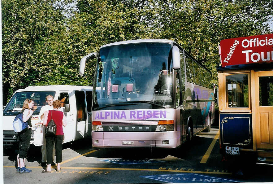 (076'736) - Alpina, Adliswil - ZH 573'733 - Setra am 27. Mai 2005 in Zrich, Sihlquai