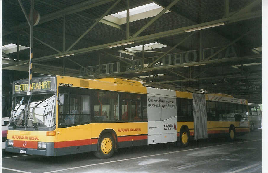 (077'120) - AAGL Liestal - Nr. 91/BL 7421 - Mercedes am 5. Juni 2005 in Liestal, Garage