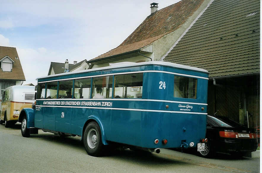 (077'302) - Gehrig, Rudolfstetten - Nr. 24/ZH 134'054 - Saurer/Tscher (ex Kaeslin, Olten; ex VBZ Zrich Nr. 224; ex VBZ Zrich Nr. 24) am 5. Juni 2005 in Arboldswil, Dorfstrasse