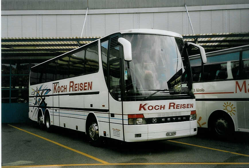 (077'511) - Koch, Giswil - OW 10'298 - Setra am 18. Juni 2005 in Kloten, EvoBus