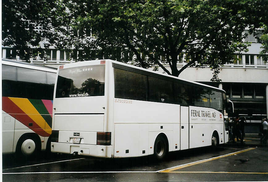 (078'433) - Feral Travel, Zrich - ZH 383'092 - Van Hool am 11. Juli 2005 in Luzern, Inseli-P